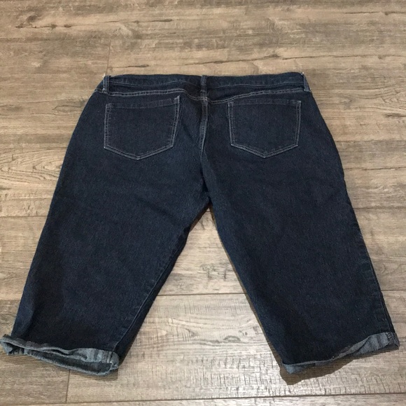 Dark blue wash Old Navy shorts - Picture 2 of 4